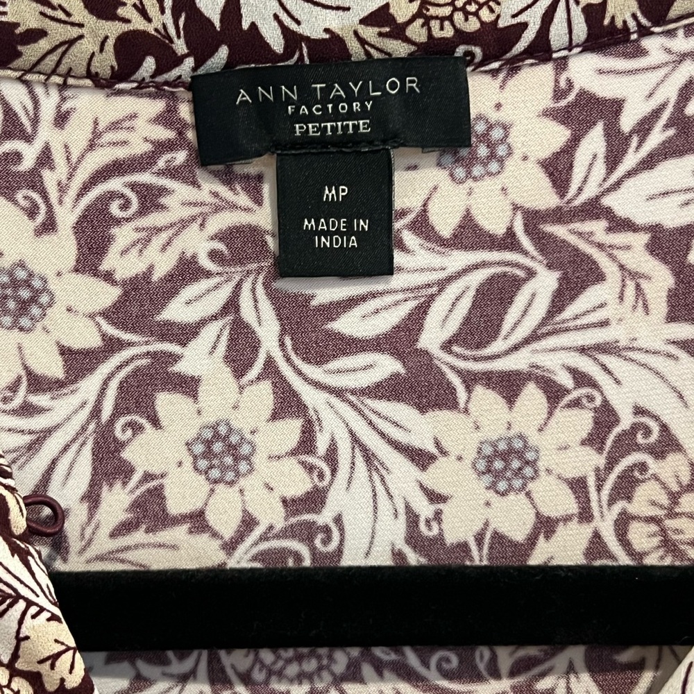 ⭐️ Ann Taylor Factory Burgandy, Black and Cream Floral Blouse - Picture 5 of 10